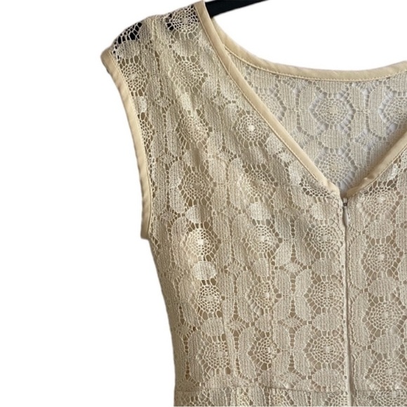Elegant Lace Beige Dress 🤍 Size 2 - Picture 8 of 8